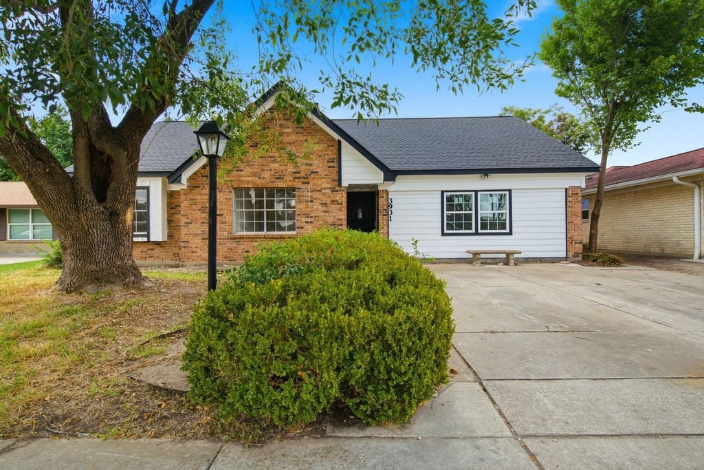 Fachada de la casa en 3931 Tiffany Dr